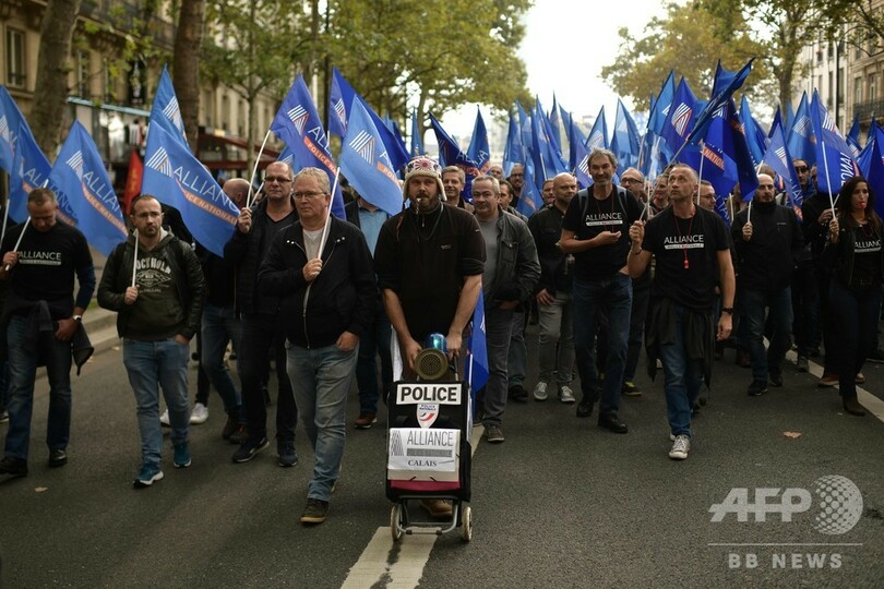 自殺者急増の仏警察官らがデモ 労働条件の改善を要求