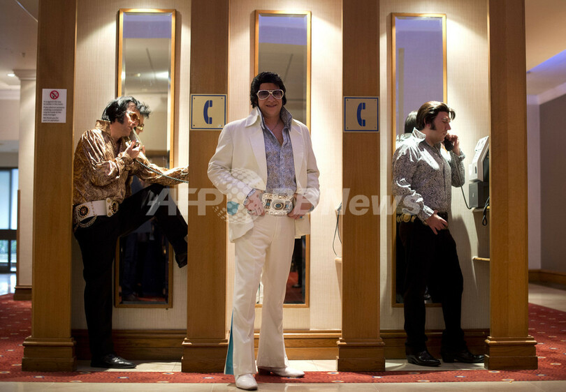 エルビスの生誕祝い「そっくりさん」が大集結、英国