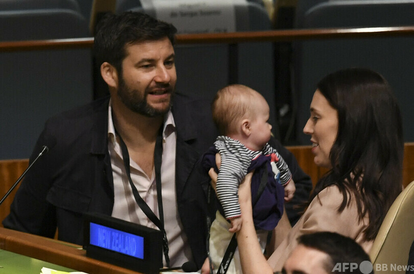 国際ニュース：AFPBB NewsNZ首相の生配信、3歳の娘が「乱入」 寝かし付けで切り上げ