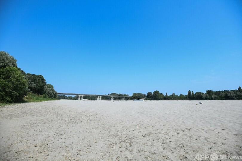 第2次大戦で沈んだはしけ、70年で最悪の干ばつで「浮上」 伊