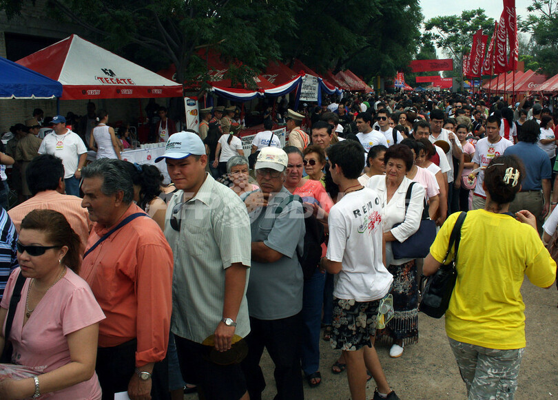 8時間で22トンの豚肉食べたバーベキュー大会、パラグアイ