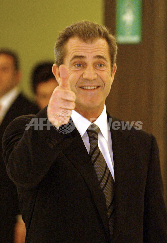 メル・ギブソン、飲酒運転逮捕後は更正に向け真面目生活 - 米国