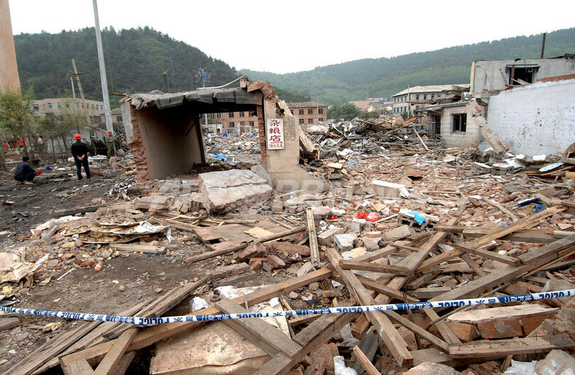 中国カラオケバーで爆発、25人死亡