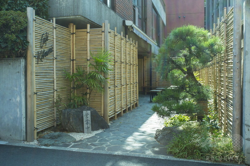 「カフェ キツネ」夏季限定メニュー&トートバッグ発売