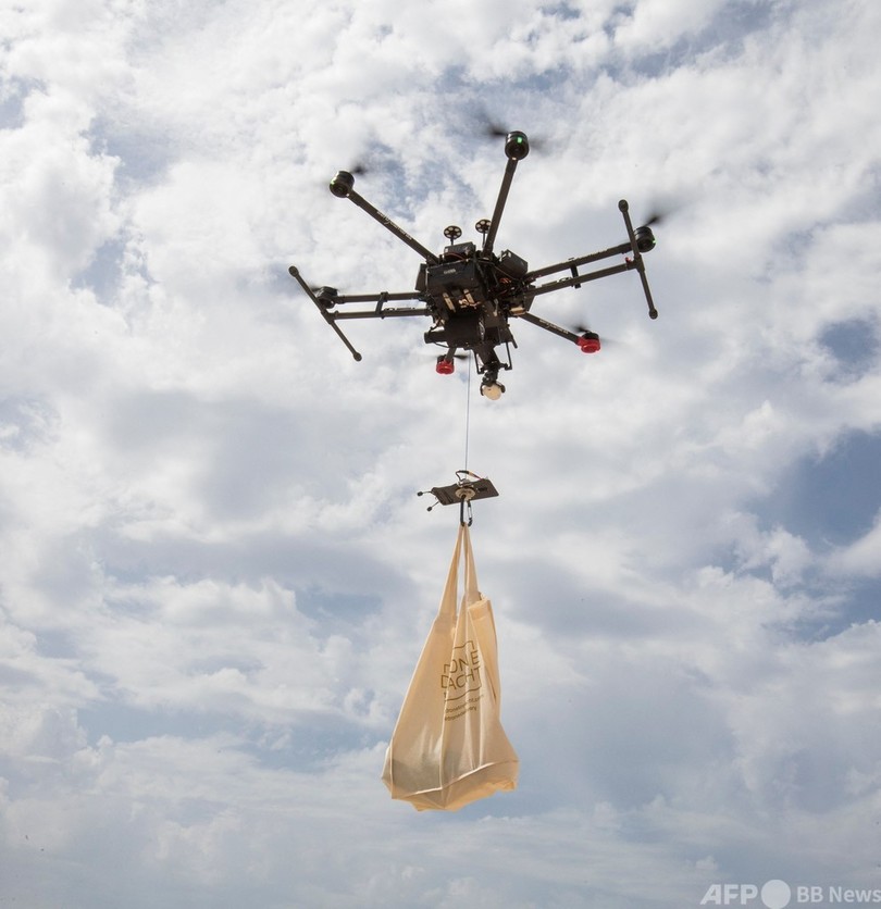 ヨットにいても大丈夫！ ドローンでフードデリバリー スペイン