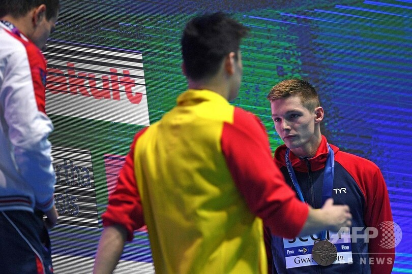 孫楊と英選手が表彰式で一触即発、FINAが両者に警告 世界水泳