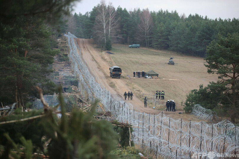 ベラルーシ、国境の移民野営地を撤去