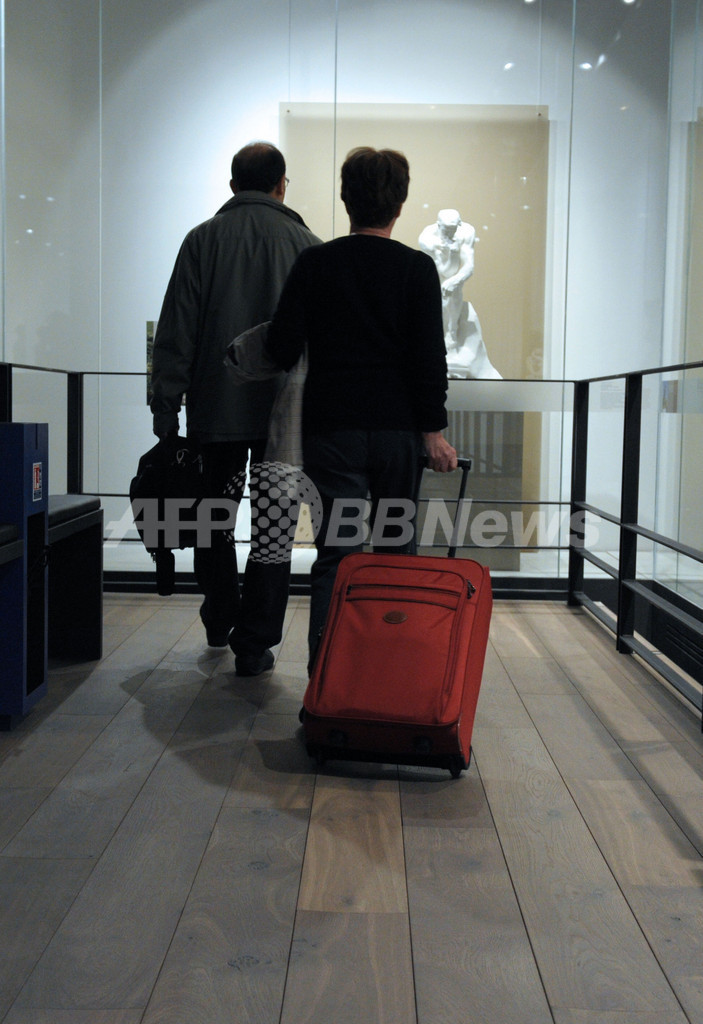 パリ空港内に本格的な出張美術館、「考える人」など展示