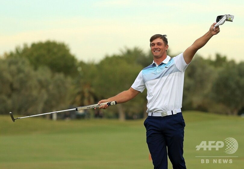 デシャンボーが今シーズン初優勝、16番のイーグルパットで逆転