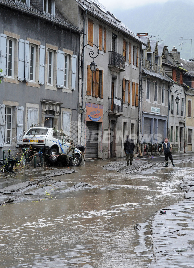 フランス各地で悪天候、洪水で2人死亡