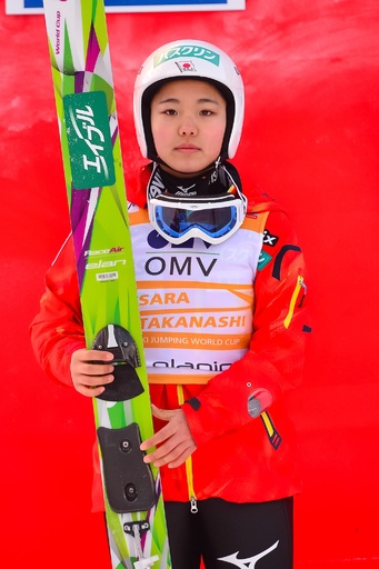 高梨2位、今季9勝目はならず ジャンプW杯女子 写真10枚 国際ニュース