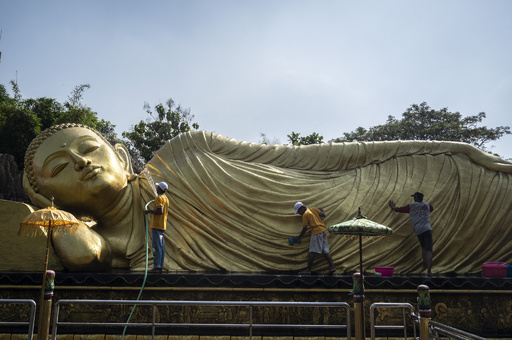 今日の1枚】黄金色のご尊顔、さらにきれいに インドネシア 写真4枚