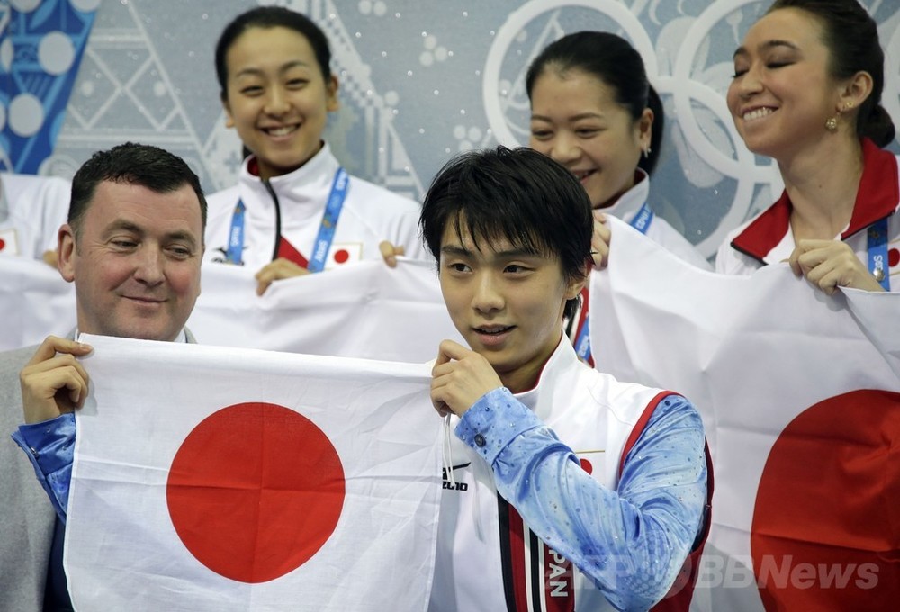 羽生の活躍で日本は4位発進、開催国ロシアが団体戦首位に 写真5枚 国際