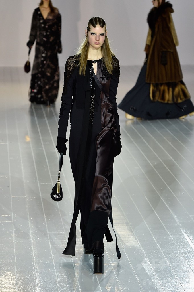 「マーク ジェイコブス」16/17年秋冬コレクション