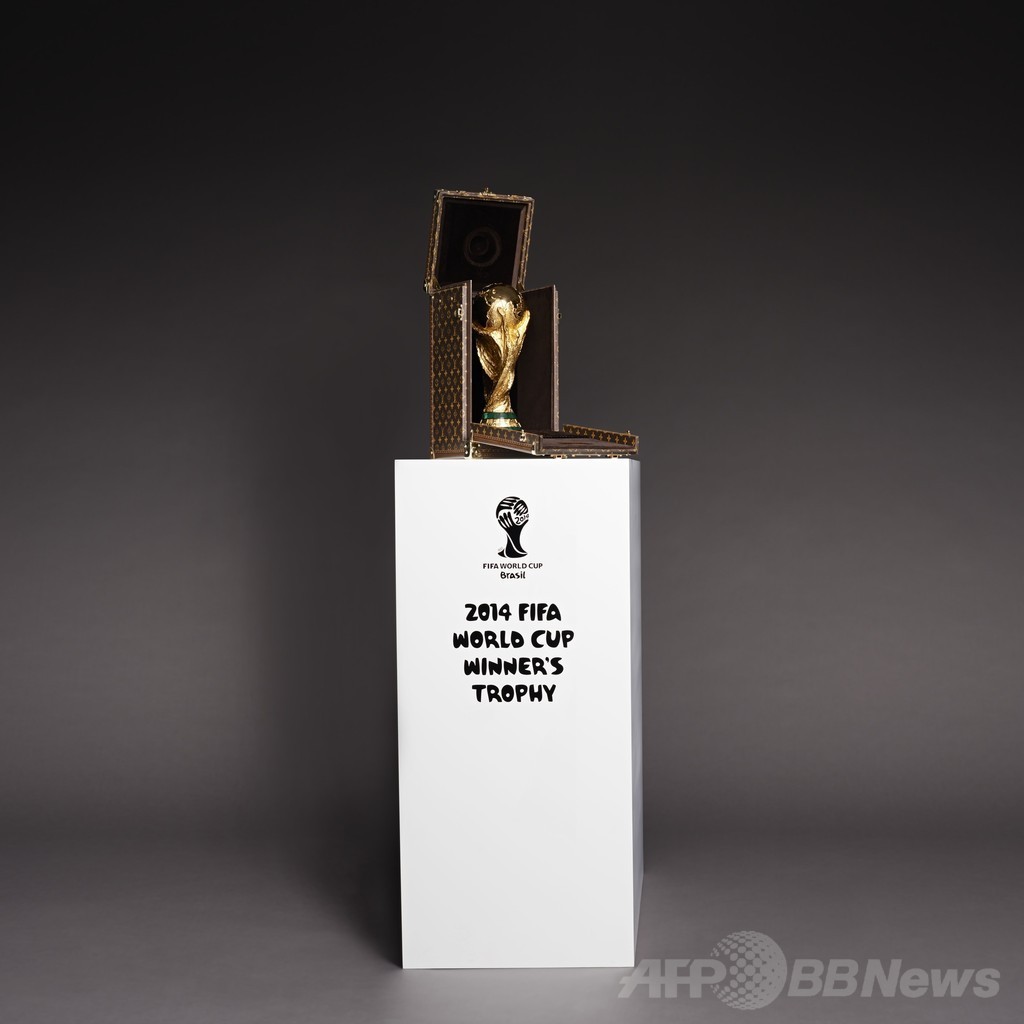 「ルイ・ヴィトン」デザインのW杯トロフィーケース、今大会でも使用
