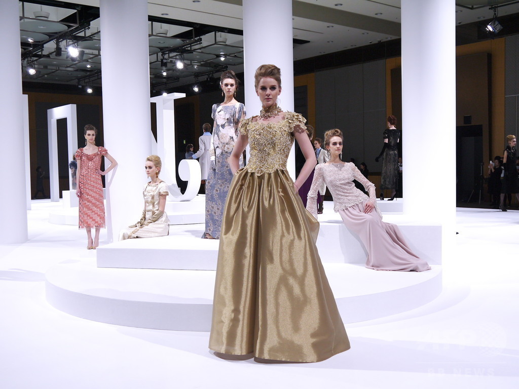 「ジュン アシダ」15/16年秋冬コレクション発表