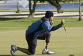 南アフリカで開催された障がい者のゴルフ大会「Nedbank SA Disabled Golf Open」に参加するアスリート（2011年5月10日撮影、資料写真）。(c)AFP/RODGER BOSCH