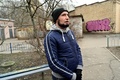 ウクライナ・キエフでAFPの取材に応じるロシア人のアンドレイ・シドルキンさん（2022年3月9日撮影）。(c)Sergei SUPINSKY / AFP