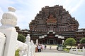 貴州省独山県影山鎮の水司楼を見学する観光客（2019年6月7日撮影）。(c)Xinhua News 