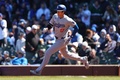 24MLB、シカゴ・カブス対ロサンゼルス・ドジャース。1回に二塁打を放ったロサンゼルス・ドジャースの大谷翔平（2024年4月5日撮影）。(c)Michael Reaves/Getty Images/AFP