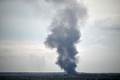 ウクライナ東部ドネツク州で、ロシア軍の攻撃で立ち上る煙（2023年7月22日撮影）。(c)Genya SAVILOV / AFP