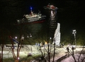 米ニューヨーク（New York）のハドソン川（Hudson River）に不時着水したUSエアウェイズ(US Airways)1549便の翼（2009年1月15日撮影）。(c)AFP/Getty Images/Daniel Barry