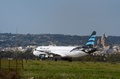 リビアでハイジャックされ、マルタ・バレッタの空港に着陸した旅客機（2016年12月23日撮影）。(c)AFP/Matthew Mirabelli
