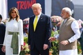 インド・アーメダバードの空港でドナルド・トランプ米大統領夫妻を出迎えたナレンドラ・モディ首相（右、2020年2月24日撮影）。(c)MANDEL NGAN / AFP
