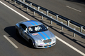 フランス北部サンマロ（Saint Malo）とボルドー（Bordeaux）をつなぐ国道を走る「キャノンボール2000（Cannonball 2000）」参加者の車（左下、2012年9月6日撮影）。(c)AFP/THOMAS BREGARDIS