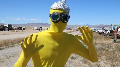 動画：「エリア51で宇宙人探そう」 ジョークイベントに数十人集まる