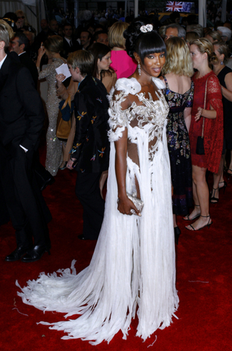 アレキサンダー・マックイーン回顧展、ロンドン開催に向け交渉中