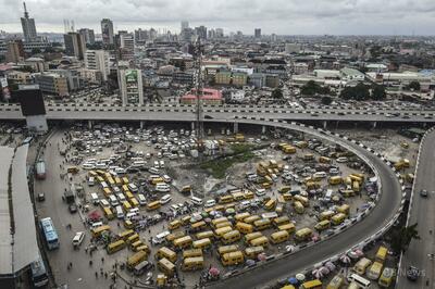 拉致相次ぐナイジェリア北部、バスでの帰省も命懸け