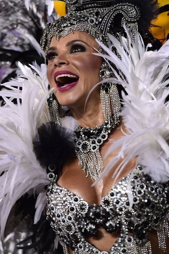 ブラジル・サンパウロのカーニバル、華やかに開幕