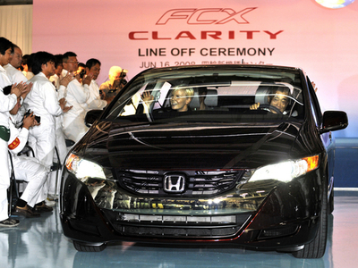 ホンダ、新型燃料電池車「FCXクラリティ」の生産開始