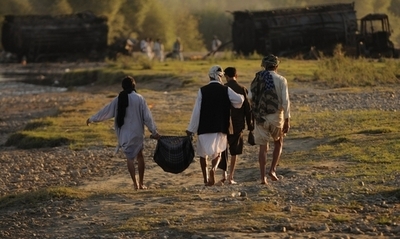 アフガン燃料輸送車空爆、民間人30人が死亡 政府調査チーム関係者