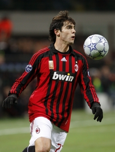 ミラン カカの左ひざ手術を発表