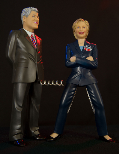 あの最強夫婦がギフトセットに！「くるみ割りヒラリーとコルク栓抜きのビル」