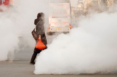下水管から立ち上る蒸気、中国