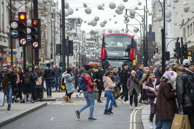 英国の失業率、44年ぶりの低水準に