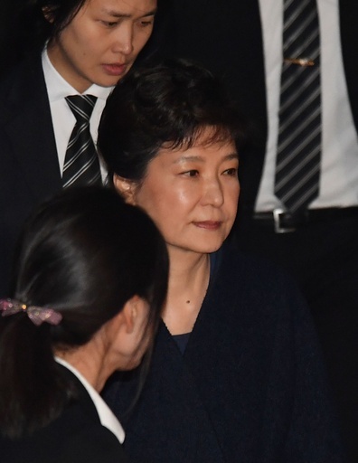 朴槿恵前大統領、裁判所を後に 9時間近い審査終了
