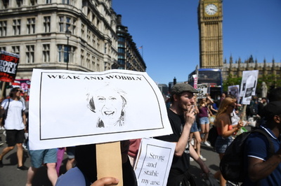 英保守党と民主統一党の協力、60万人が反対署名