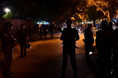 バングラの飲食店立てこもり、人質13人救出 襲撃犯6人射殺