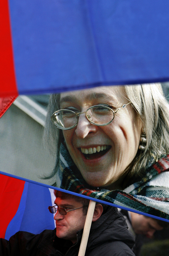 ロシア体制批判の記者殺害から1年、モスクワでデモ