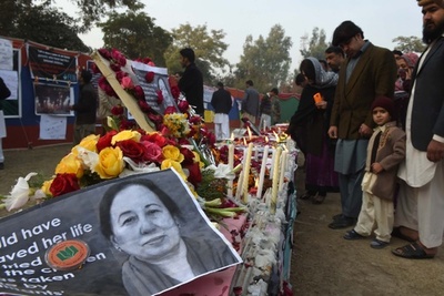 パキスタン、学校襲撃で対テロ強硬姿勢 さらに4人の死刑執行