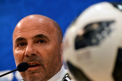 メッシを責めないで、サンパオリ監督「レオが全責任を背負ってはいけない」