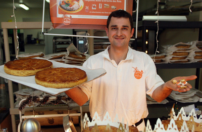 ケーキの中にダイヤの「当たり」入り！