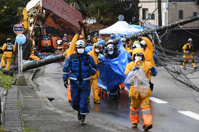 Elderly woman pulled from rubble five days after Japan quake