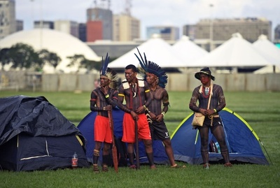 ブラジル先住民、土地守るため国会前に集結 極右政権下で初