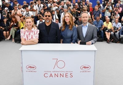 プラダ財団が支援、カンヌでイニャリトゥ監督最新作上映