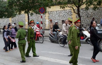土地めぐり当局と住民が衝突、警官ら12人が人質に ベトナム